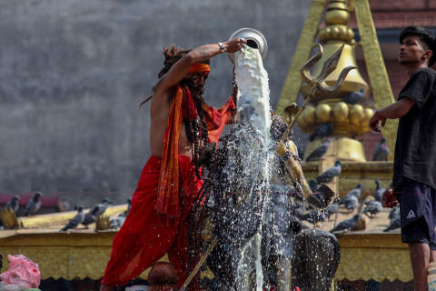 पञ्चामृतबाट महादेवको मूर्ति स्नान (तस्बिरहरू)